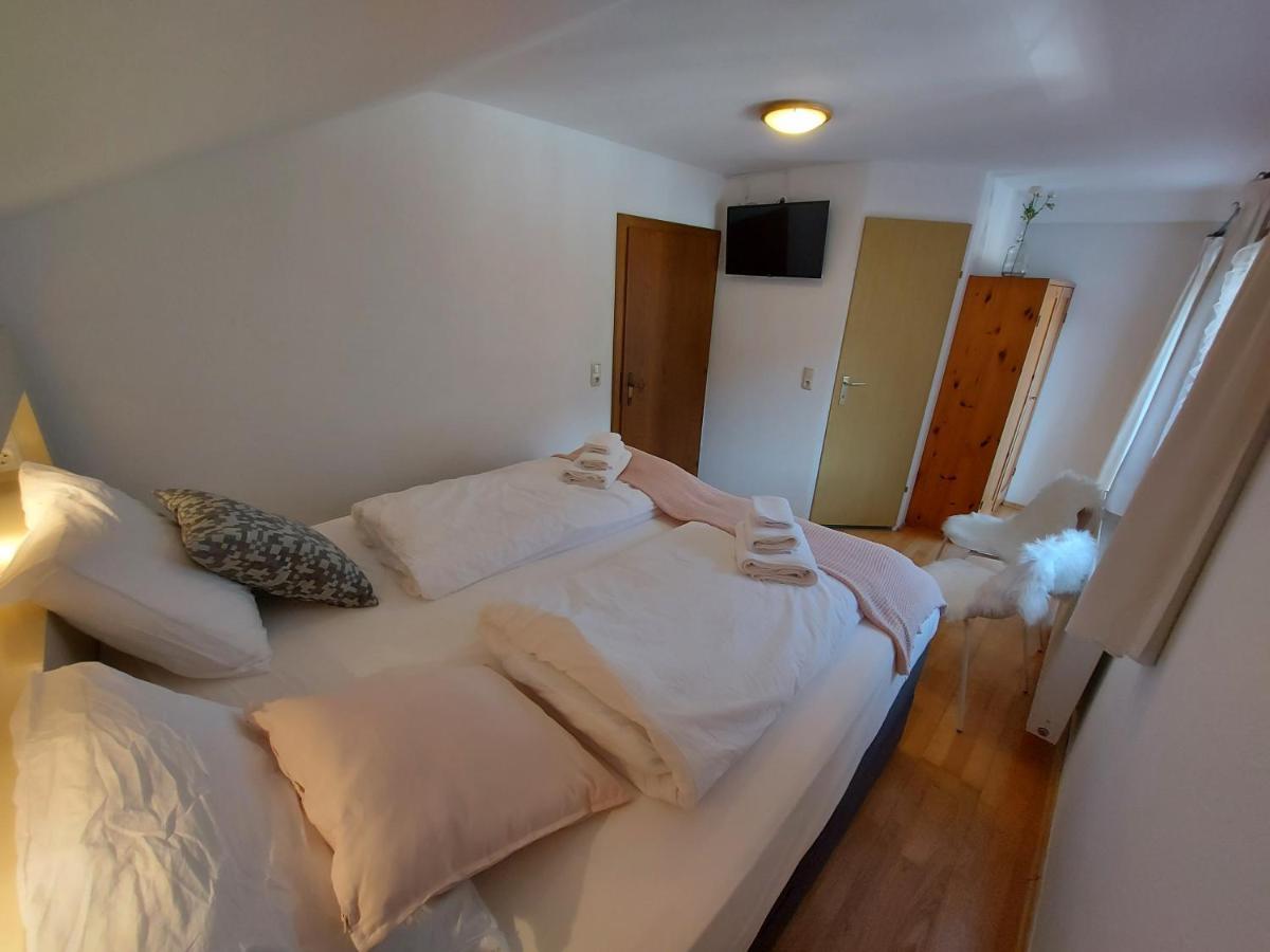 フィンケンベルク Zum Schneider Bed & Breakfast エクステリア 写真
