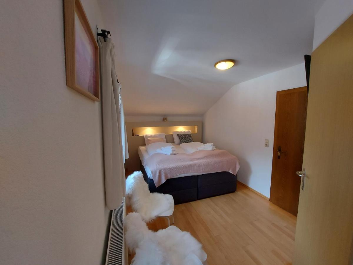 フィンケンベルク Zum Schneider Bed & Breakfast エクステリア 写真